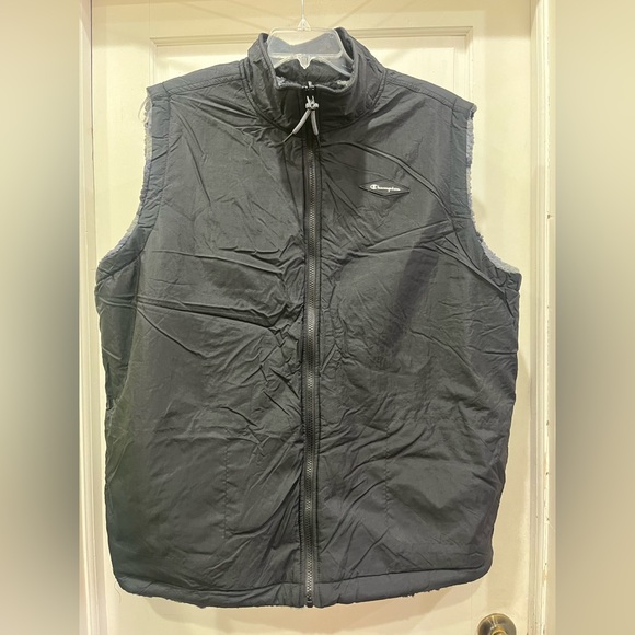 CHAMPION • High Pile Reversible Fleece Vest • Men’s - Picture 8 of 11